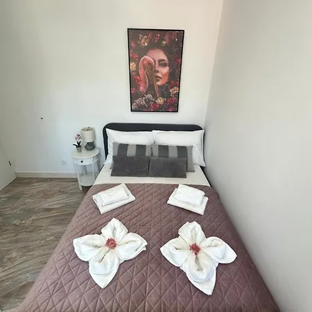 Ellara Penthouse Apartment *