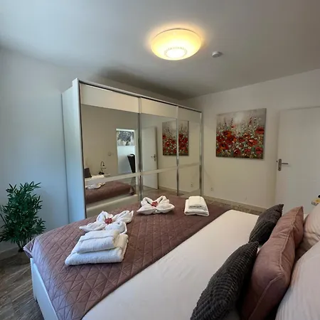 Apartment Ellara Penthouse Zrnovo