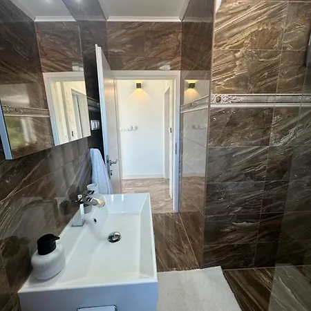 Ellara Penthouse Apartment *