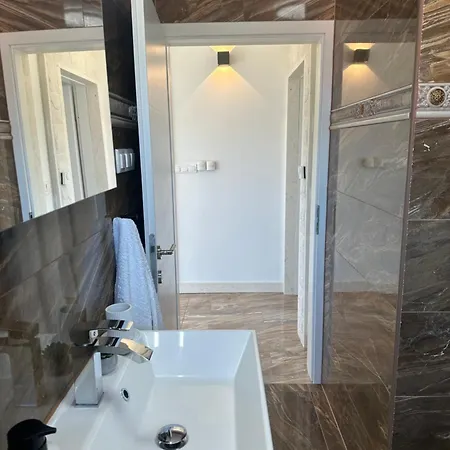 Apartment Ellara Penthouse Zrnovo