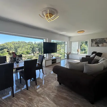 Ellara Penthouse Apartment