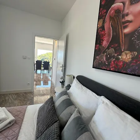 Apartment Ellara Penthouse Zrnovo