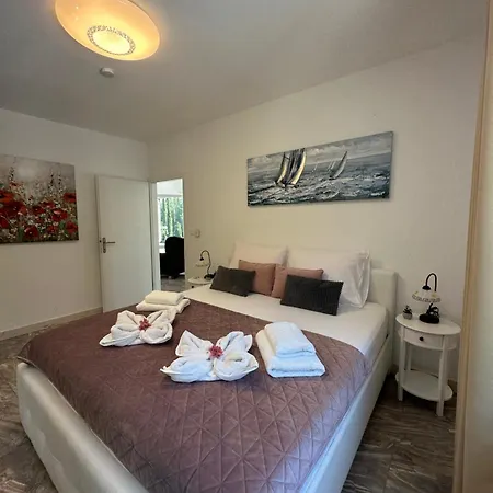 Ellara Penthouse Apartment *