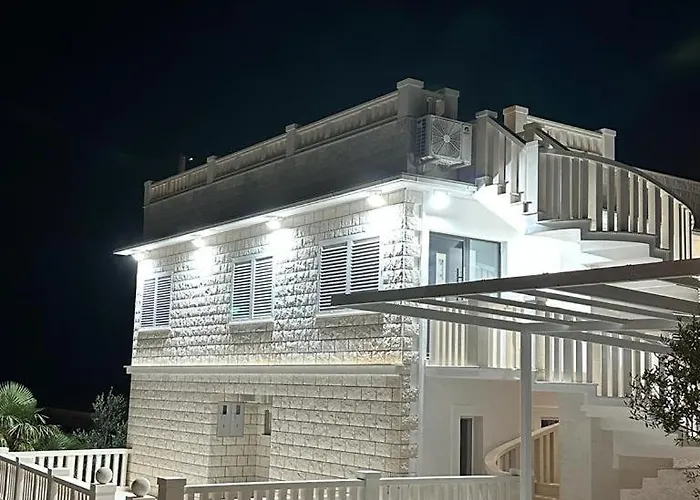 Ellara Penthouse Zrnovo