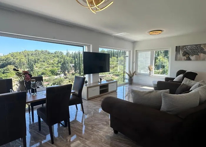 Ellara Penthouse Διαμέρισμα