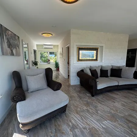 Ellara Penthouse شقة *