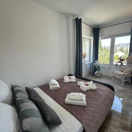 Ellara Penthouse شقة