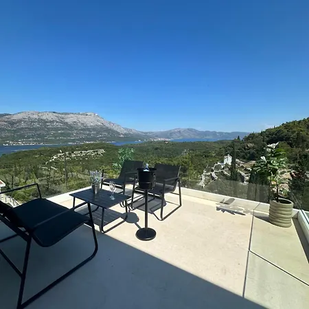 Ellara Penthouse شقة