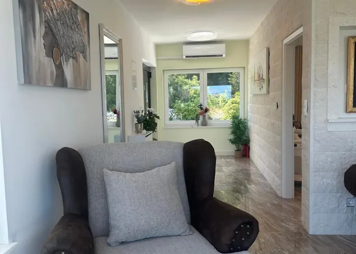 Ellara Penthouse Zrnovo