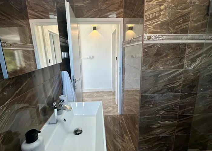 Ellara Penthouse Apartman *