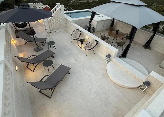 Ellara Penthouse Apartman Zrnovo